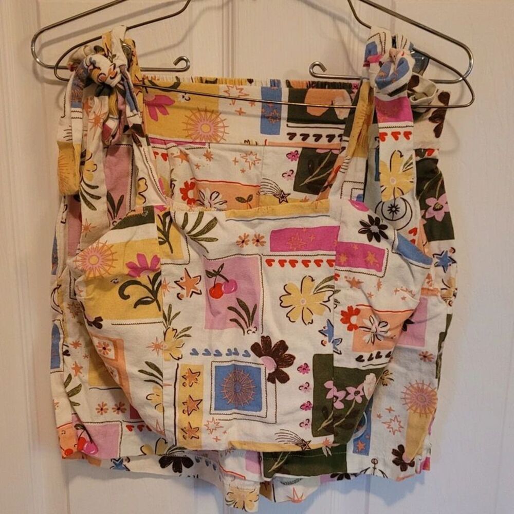 2 piece crop top and shorts outfit S